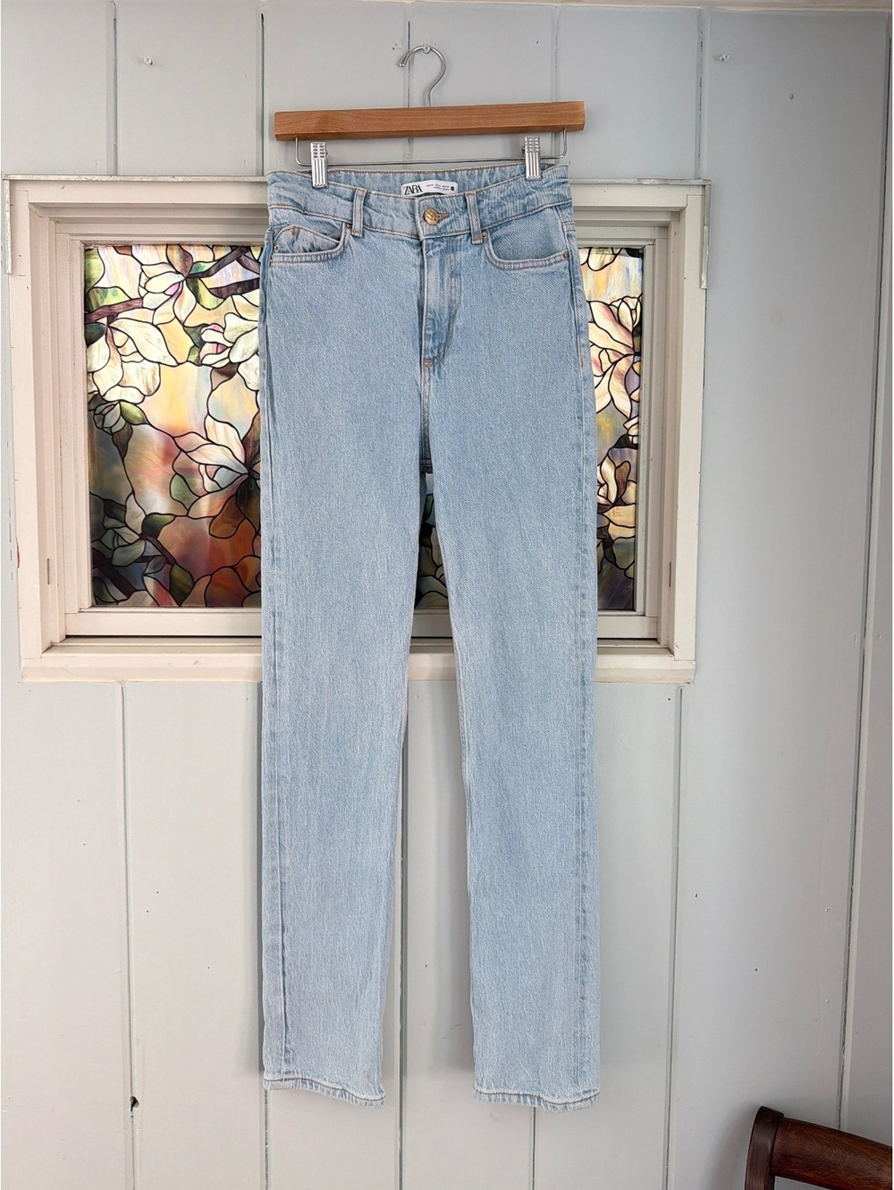 Zara Light Blue High-Waisted straight leg Jeans size 4